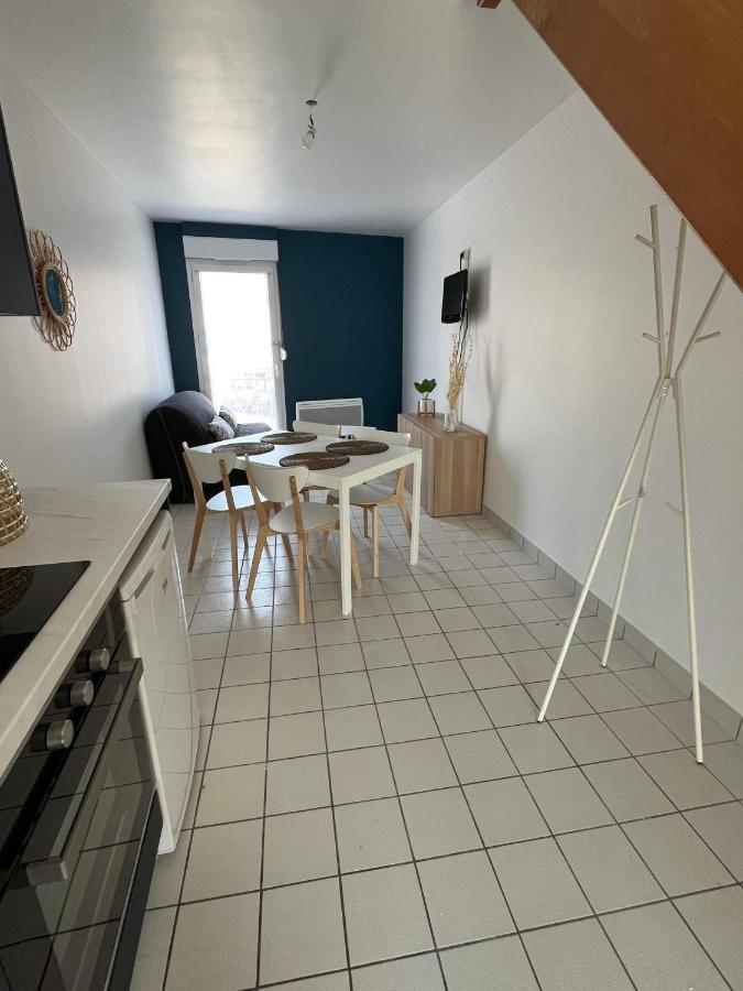 Anselme, F2 Duplex Avec Cour Commune Et Proche De La Mer ,2 Ver-sur-Mer 外观 照片
